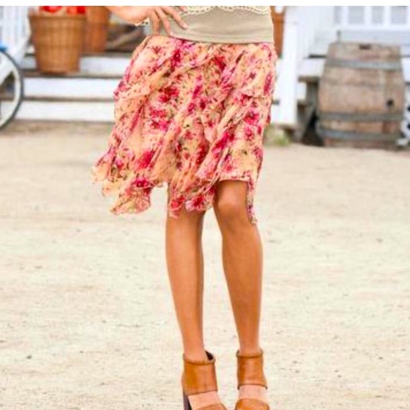 Sundance Dresses & Skirts - Sundance Ruffled Skirt size 14 New!